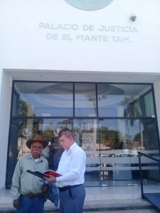 imagen Personal acompañó a un ciudadano al Palacio de Justicia, a revisar el trámite de su expediente Civil.