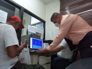 imagen Personal de la Codhet acompaño a un ciudadano a la COMAPA para realizar un convenio para pagar el agua potable.