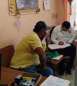 imagen Personal de la Codhet otorgando asesorías a la comunidad.