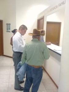 imagen Personal acompañó a un ciudadano al Palacio de Justicia, a revisar el trámite de su expediente Civil.