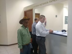 imagen Personal acompañó a un ciudadano al Palacio de Justicia, a revisar el trámite de su expediente Civil.