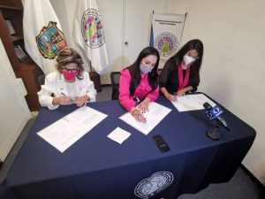 imagen Lic. Olivia Lemus, formalizó firma de convenio con Odeth Ortiz Melhem, Fundadora de EduCáncer y Jackeline Montecinos, Presidenta de Movimiento Benito A.C.