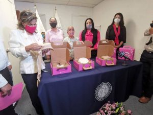 imagen Lic. Olivia Lemus, formalizó firma de convenio con Odeth Ortiz Melhem, Fundadora de EduCáncer y Jackeline Montecinos, Presidenta de Movimiento Benito A.C.