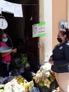 imagen Personal de este organismo entro trípticos en diversos establecimientos comerciales en tula